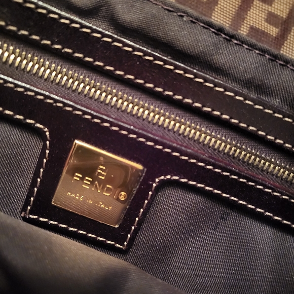 SOLD-Fendi baguette bag PVC - Picture 7 of 8